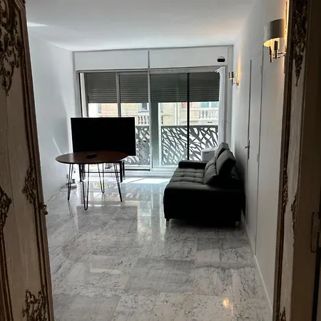 Ponthieu Apartment